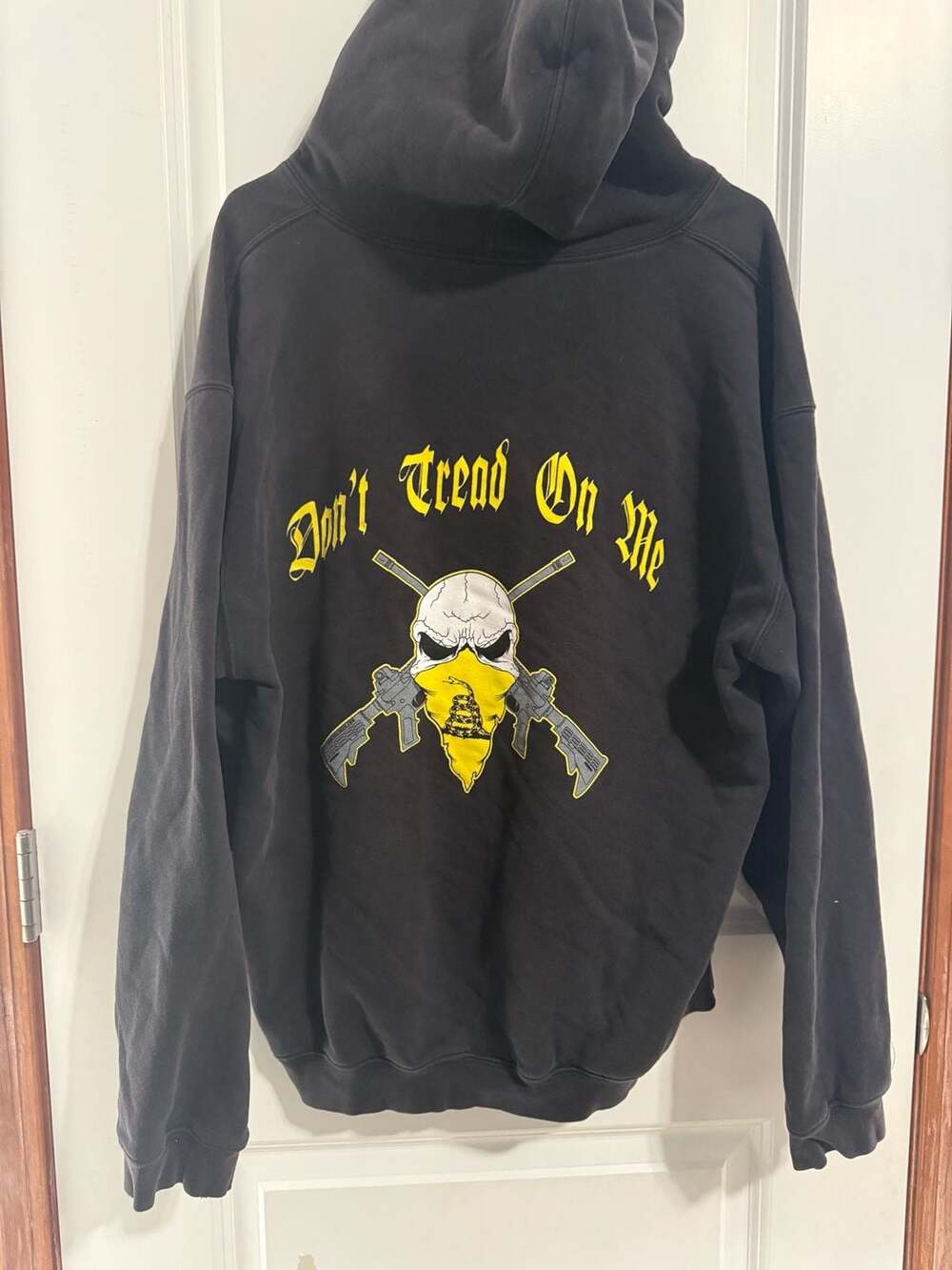 Bayside Don't Tread on Me Skull and Rifles Black Hoodie XL